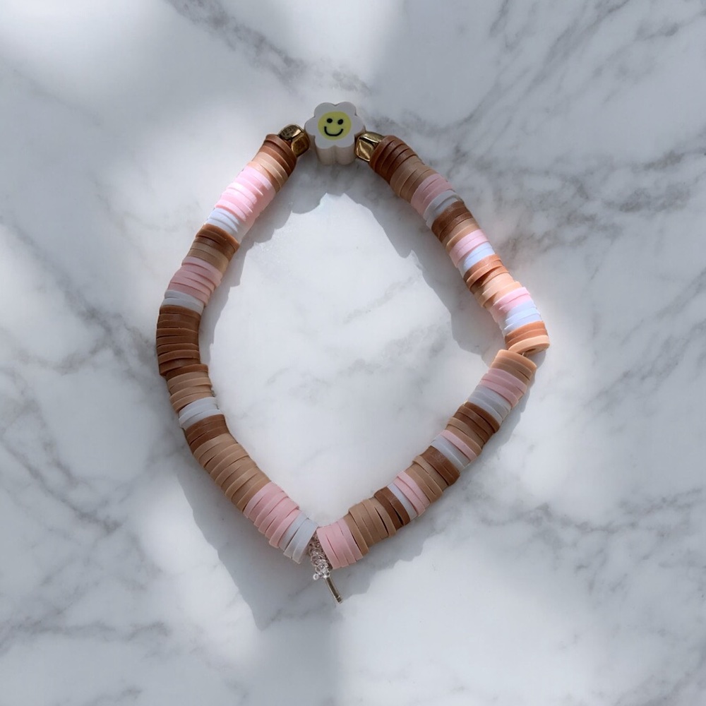 Cute aesthetic, clay bracelet with a cute daisy handmade